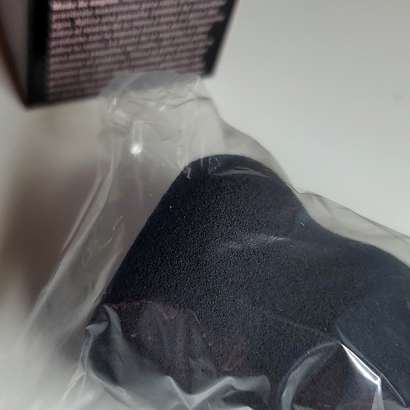 NEW Mary Kay Blending Sponge (in box) - Picture 4 of 5